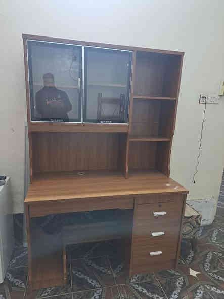 مكتبة للبيع جديده ستخدام قليل 
سعر١٥٠الف ناصريه مركز رقم تليفون
***********
