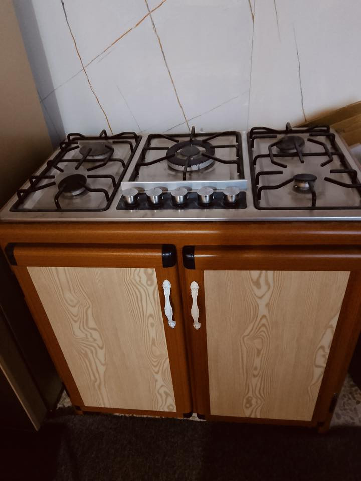 بيع مستعجل كاونتر  كامل ومع الطباخ  بسعر  500 وممكن بي مجال 
***********
