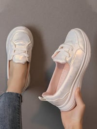 حذاء رياضي • مقاس ٣٧ • خفيف الوزن