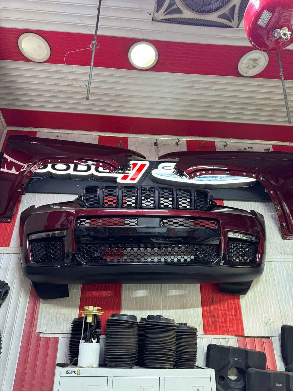 💥وصول  ادوات  …جيب  كراند شيروكي  L … الشكل  الجديد     2022 ….    2024
1  -    ادوات صدر  كامله جديد اصلي وكاله ومستخدم
2 - بدنات كامله  اماميه هايبرد
3 - مراوح عاصفه  وعاديه
4- مشط استيرن 7 راكب  و  5 راكب 
5 - براد  دهن اصلي 
6 - حساس ABS 
7 - فلاتر شوته  و تبريد
8 - فلنجات امامي  وخلفي 
9 - جاملغات  اماميه  الوان بلادي  …  وتجاري
10 - بنيد الوان    …..   وتجاري
11 - دعاميات اماميه الوان  5  راكب  … وسبعه راكب
12 - لحيه خلفيه 
13  - ايرباك دشبول ودركه 
14 - بوربرن امامي 
15 - راديترات  ماء  و  تبريد 
16 - دشابيل  كامله  وفارغه
17 - حداديه  تجاريه  كامله
18 - لايتات  تفصيخ  …  وتجاري
19 - فافونه بدنه  اعلى  اصليه  وتجاريه
20 - بدنات كامله امقفله ومفروطه
21 - ابواب  كافه  الالوان  5 و7
22 - بكلايتات  تفصيخ  ووو  تجاري ال 4 قطع
23 - بدنه تجاري
24 - شاشات  
25  - ￼عقول  وقواعد  فيوزات 
26 - كاردنات..  و  تانكيات بانزين  .. صالنصات 
27 - محركات   تفصيخ   وو  جديد  ..  كيرات
28 - كشنات  كافه الالوان 
29 - سيتات  كافه  الالوان  
30 - جوبلسات دبلات الشكل  الجديد  امامي وخلفي  

الادوات  جميعها  جديده  اصليه  شركه  وكاله  موبار الاصليه   ويوجد  تجاري 
***********  للأتصال 

https://maps.app.goo.gl/o73HDJPEDWxdceCC8?g_st=iw

لوكيشن المكان 👆👆اضغط  الرابط  للعنوان

‏كراج الأمانة شارع الصناعة الفرع المقابل لمستشفى العلوية للطفل  الفرع المقابل لباب المستشفى فرع صيدلية بيبي 1  ￼
