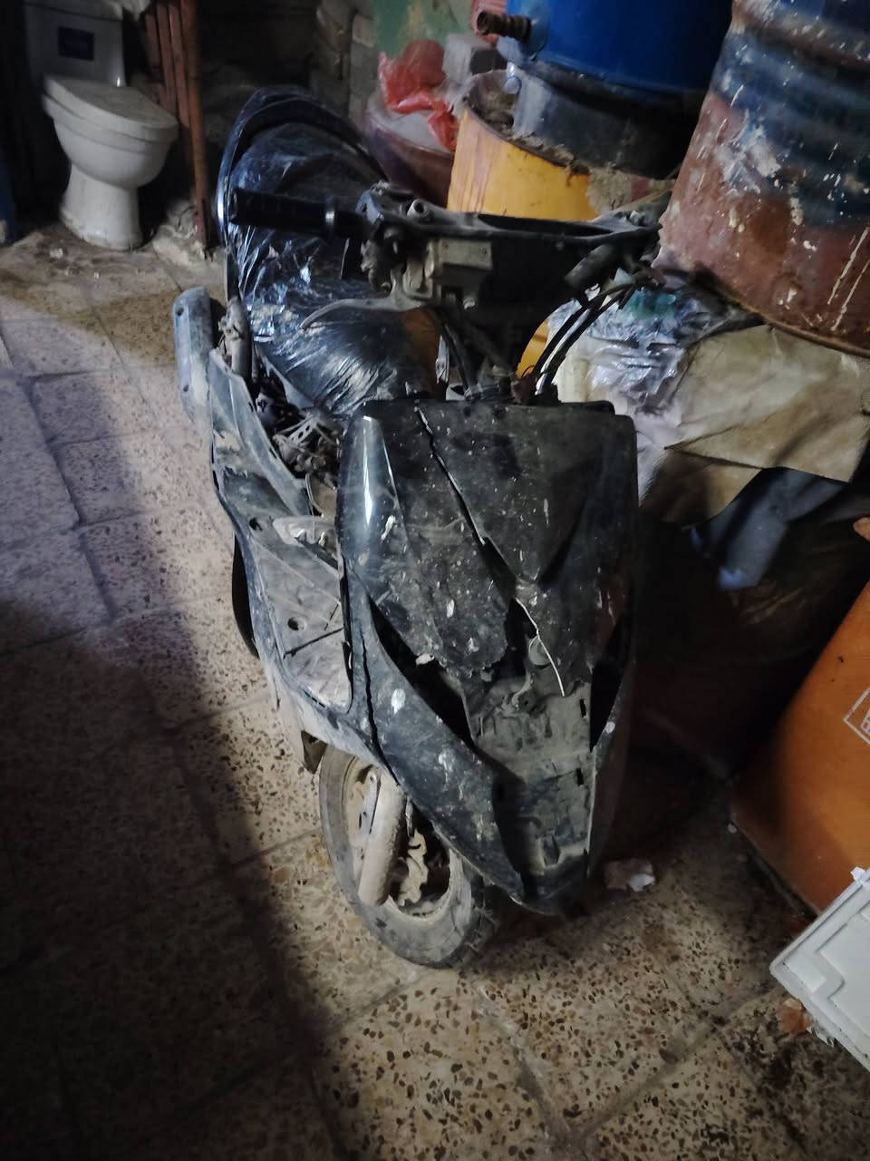 سلام عليكم دراجة كوم حديد مدعومة بس لماشة مكينة شغالة عنوان بغداد مدينه الصدرالسعر150 رقم***********
