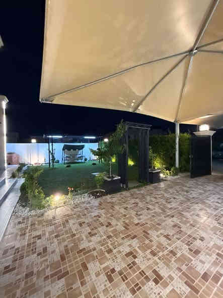 بيت مميّز جداً للبيع في مجمع #كنجان_ستي
مساحة 350 متر – موقع ركن بواجهة شروق يعطي البيت إضاءة فاخرة وإطلالة أجمل

البيت فول مواصفات بتصميم راقٍ جداً، وتفاصيل مدروسة تبرز فخامته من أول نظرة
مؤثث أثاث كامل VIP جاهز للسكن – كل زاوية بالبيت تعكس ذوق عالي وجودة مميزة.

🏡 بيت يجمع بين الموقع، التصميم، والفخامة… فرصة نادرة 
للتواصل واتساب***********
