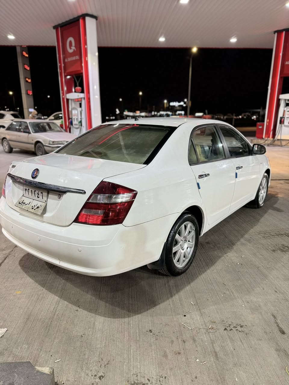 جیلی ٢٠١٣ سەیارەکە گیر مەکینە هەمووی بەشەرتە سەیارە تایەی هەمووی نویە زۆر توندوو پوندە کیڕو مەکینری نەکراوەتەوە ١٧٥٠٠٠ هەزار ڕۆستوە  سەیارەکە  یەک پەڵەی سبوخە سعر ٦٠ وەرەقە کەمەک مەجار  ڕەقەمو سەنەوی ٢٠٢٤ بەسەر جووە سەیارەکە بەشەرت بەناوکردن غرامە
***********
