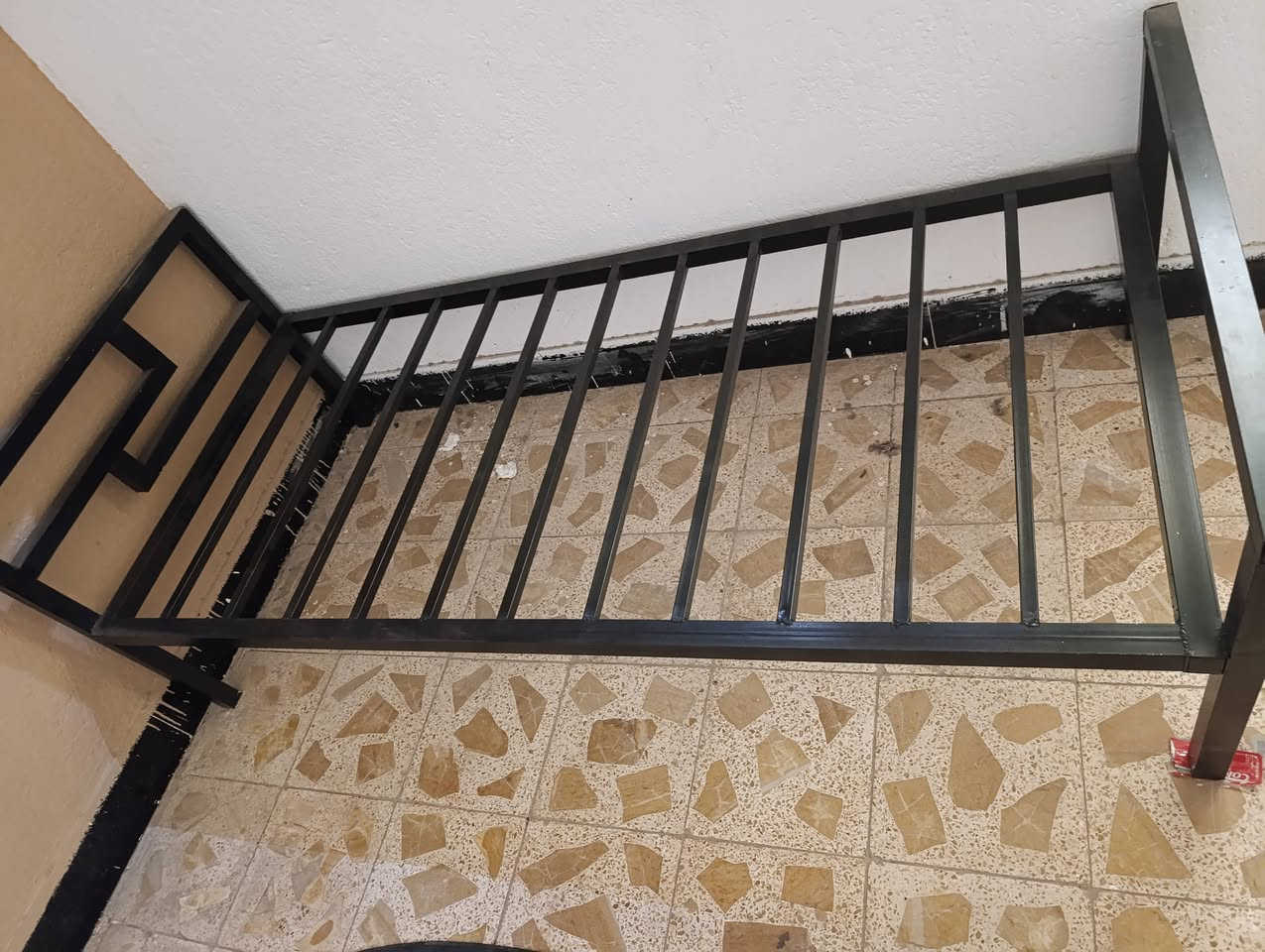 جرباية نفر حديد بالباكيت حديد ثقيل مع دوشك بجيسه للبيع استعمال شهر واحد فقط
الجرباية ب ٥٠ 
الدوشك ب ٢٠
***********
