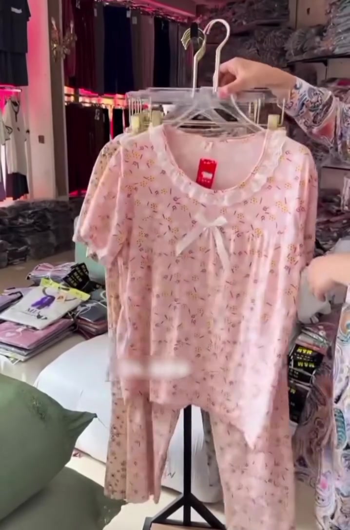 تراكات نسائي 
القياس فري سايز 
XL.XXL.XXXL
#السعر 7 الاف 🔥 
يوجد توصيل داخل الحله والمحافظات


**إذا كنت صاحب هذا الإعلان وتريد حذفه لأي سبب، رجاءا أرسل رسالة إلى الدعم الفني**
