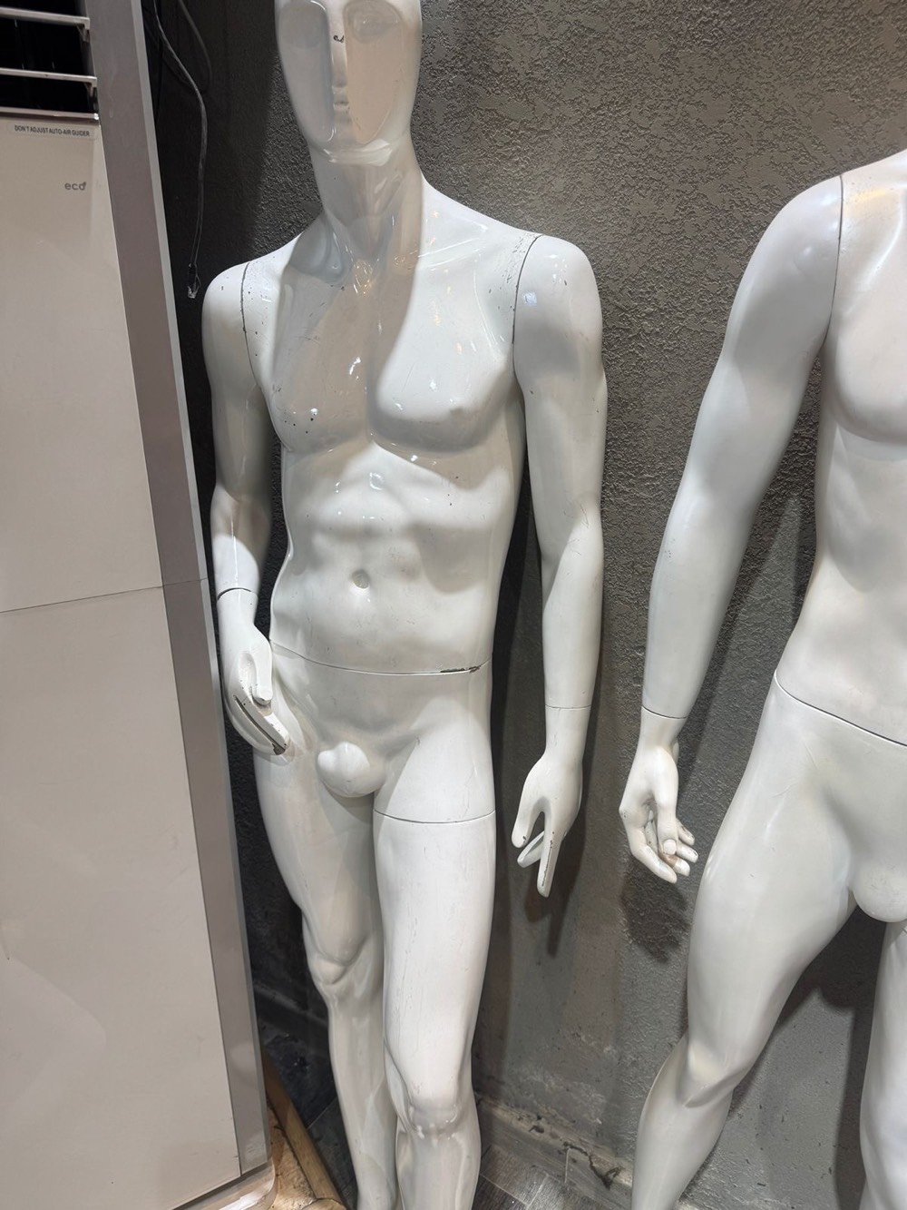 السلام عليكم من رخصه الادمن
فدوه عندي غراض تصفيه محل اريد ابيعهم لان محتاج فلوسهن مستعجل
⬅️مليكانه النصف جسم عدد:  9 قطع / سعر القطعه الواحده 15 الف
⬅️مليكانه جسم كامل عدد: 4 قطع / سعر القطعه الواحده 45 الف
⬅️مليكانه 3D تصميم حديث الشكل قطعه واحده فقط / السعر: 100 الف
المكان بغداد الكرخ وللتواصل والاستفسار 
( ***********)