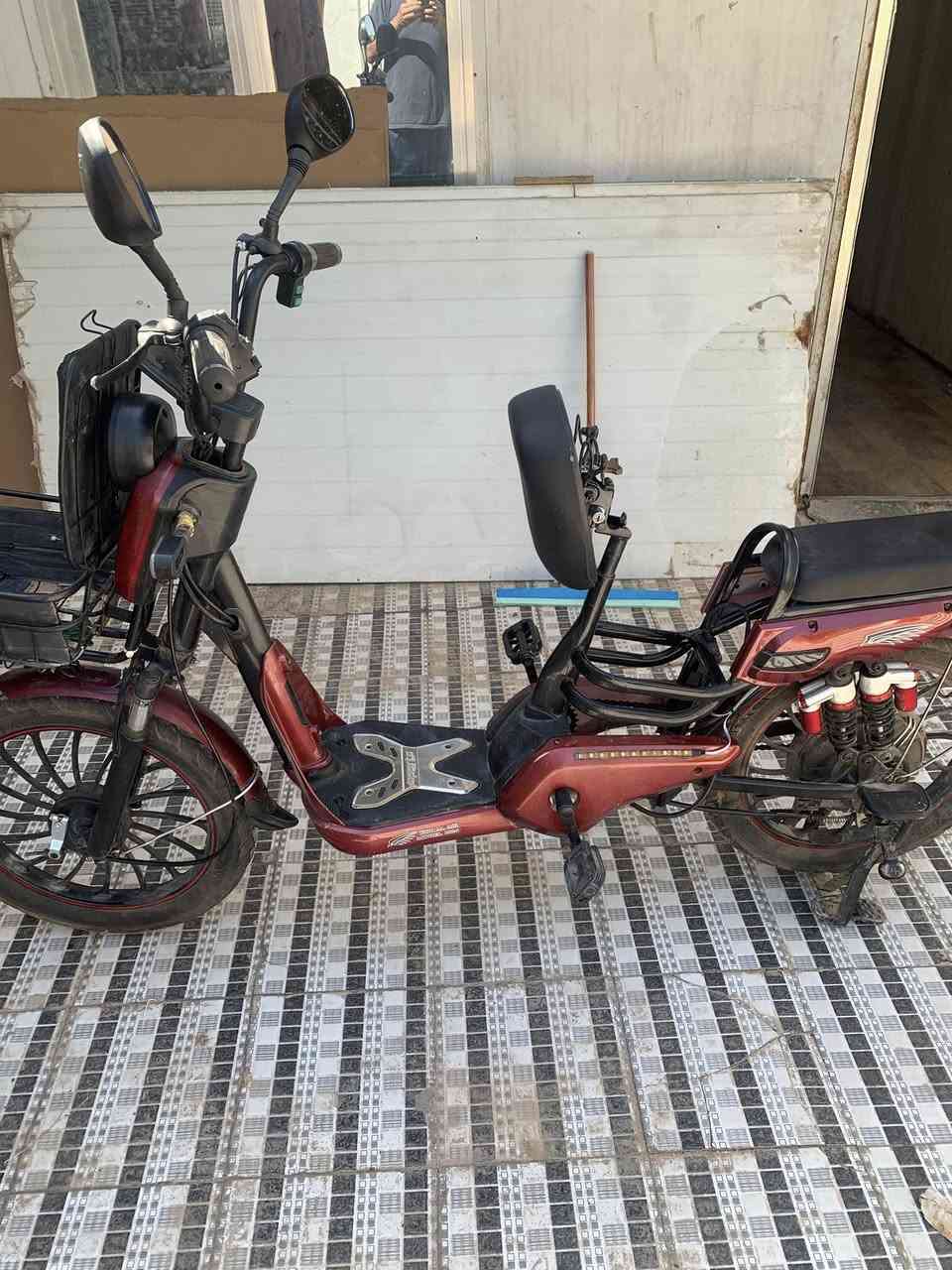 السلام عليكم دراجه شحن للبيع دراجه مال موضف ع كد دوام ويرجع يضمها جديده دراجه ما بيها اي نقص بس بطاريه وحده مبدله 
عنوان حي اور 600
***********
سعر 350بيها مجال قليل👌🏻
