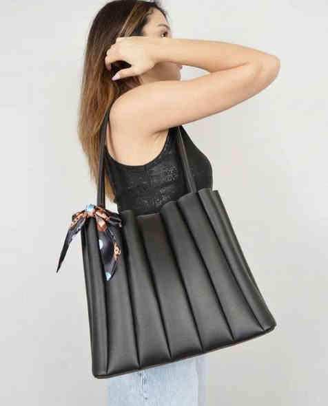 #جديــدنا✨

#تــوت_باك_موديل_مميز_وانيق😍🥰

#سعر القطعه 10 فقـط
ـــــــــــــــ
#للحجز تواصل على الخاص او
واتس اب ***********
متوفر توصيل جميع محافظات العراق
#عنوانا_بابل_قضاء_المسيب_شارع______البلدية_خلف___مرطبات_الخيام_الانباري
