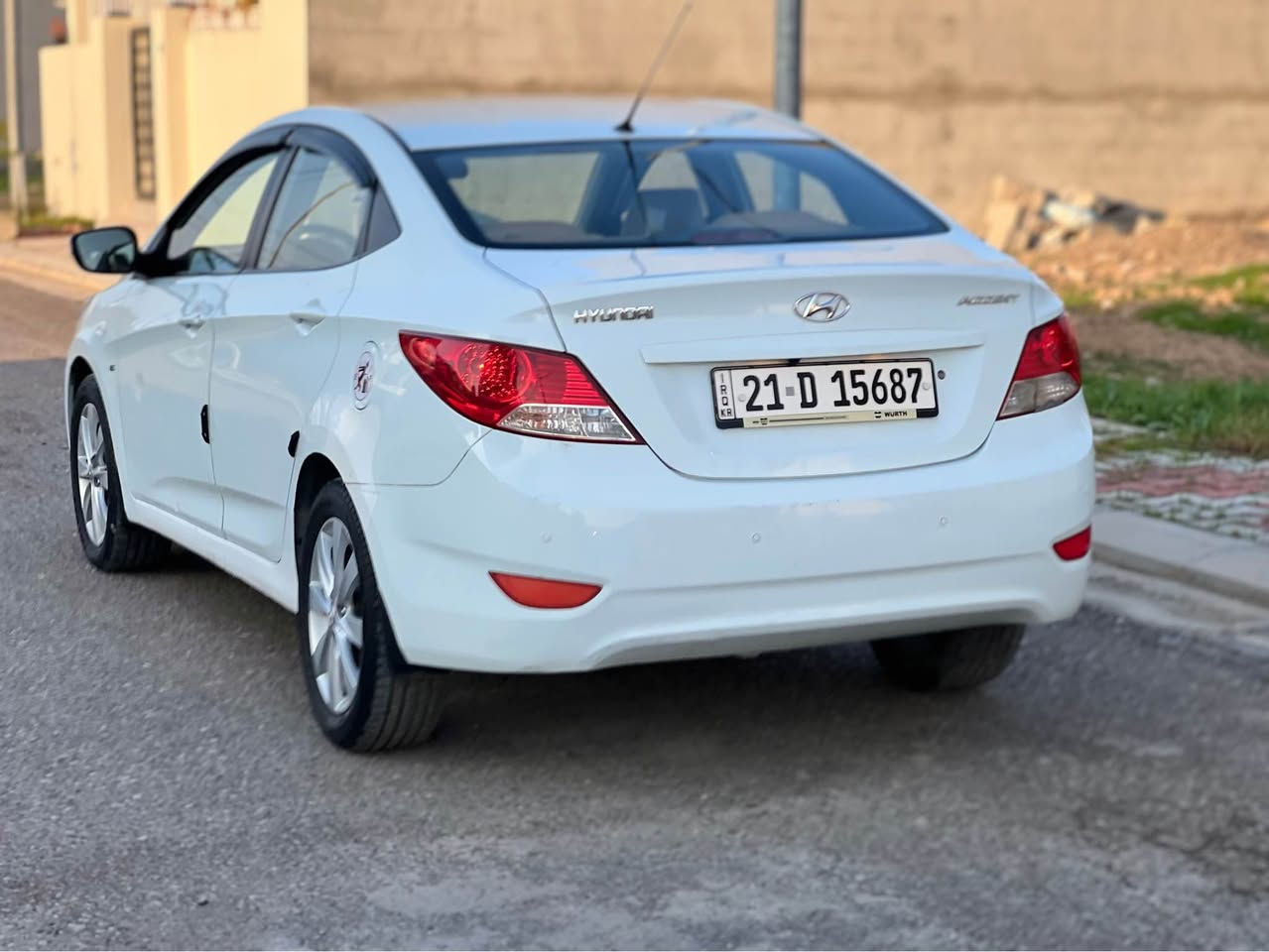 سلام عليكم 
هونداي اكسنت 
موديل 2013 خليجي
محرك 1.6 المرغوب بشرط ما مفتوح لا صوت ولا بخار 
داخل بيجي 
ويل كب 
تحكمات وشاشه ايبات 
ماشيه 91 الف كيلو 
عليه ادامه كامله 
السياره / بيه مكانين بارد ومكان كارت 
السعر : 103.$ورقه وبيه مجال 
مكاني // ديالى -خانقين 
للستفسار //‭0771 813 1403‬ خناقين, ديالى
