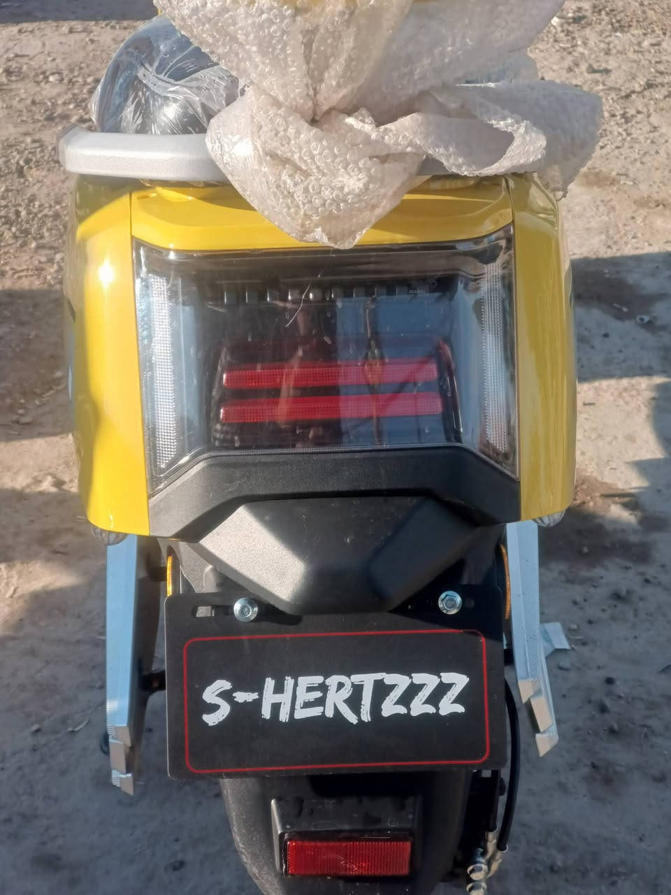 دراجه شحن للبيع ليثيوم 6 بطاريات وياه سويجات 2 وبصمات 2 موديل 2026 بعده جديده سعر 750 ولله ماخذه مليون و200 مكاني بغداد شعله رحمانيه ***********
