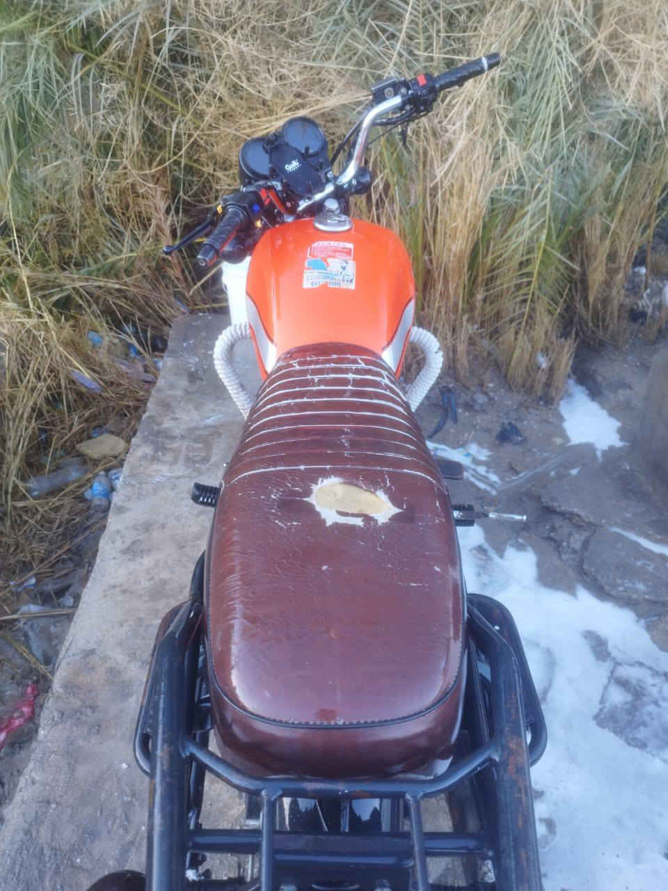 السلام عليكم دراجة البيع مديل 22 الدراجة   رقم وسنوية بسمي مداور ثاني يوم الدراجة مثل شوف بعينك تجي وشوف بعينك تقتنع وتاخذهة تريد المصلح ماكو مانع
مكاني كربلاء المقدسة 
الحر مقابيل الاتحاد تجي توكف يم الاتحاد اني اطلعلك 
سعر الدراجة مليونين وبيها مجال الخاطر الجية 
الشراي يخابر رقم 0778 068 7555
