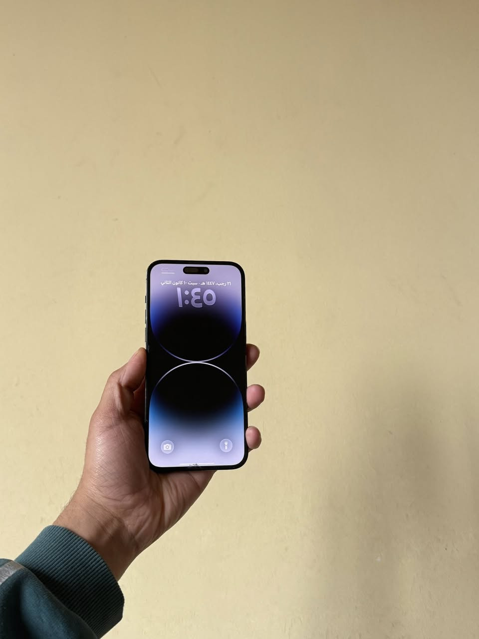 السلام عليكم ورحمة الله وبركاته .
ايفون 14 برو ماكس تك خط 
الذاكرة 128 البطارية 88 بلادية 
الجهاز حيل نضيف وشرط ما مفتوح 
السعر 785 وبي مجال بسيط .
***********
