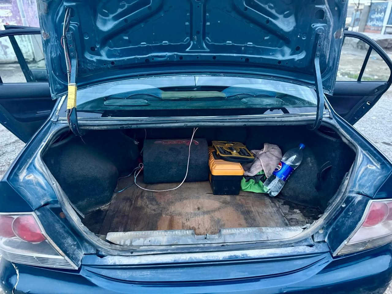 السلام عليكم
لانسر للبيع موديل 2007 
اللون نيلي بلادي لسياره كفاله 
محرك 2000
فتحه سلايت 
 السياره مال جناي 
رقم بغداد انكليزي مشروع وطني
تدفئه وتبريد شغال
صدر امامي وخلفي جديد
تخم تاير جديد
كهربائيات شغاله لسياره مابيه اي نقص خير من الله
السعر / 70 وبيه مجال حك لجيه
الاستفسار / ***********
***********
