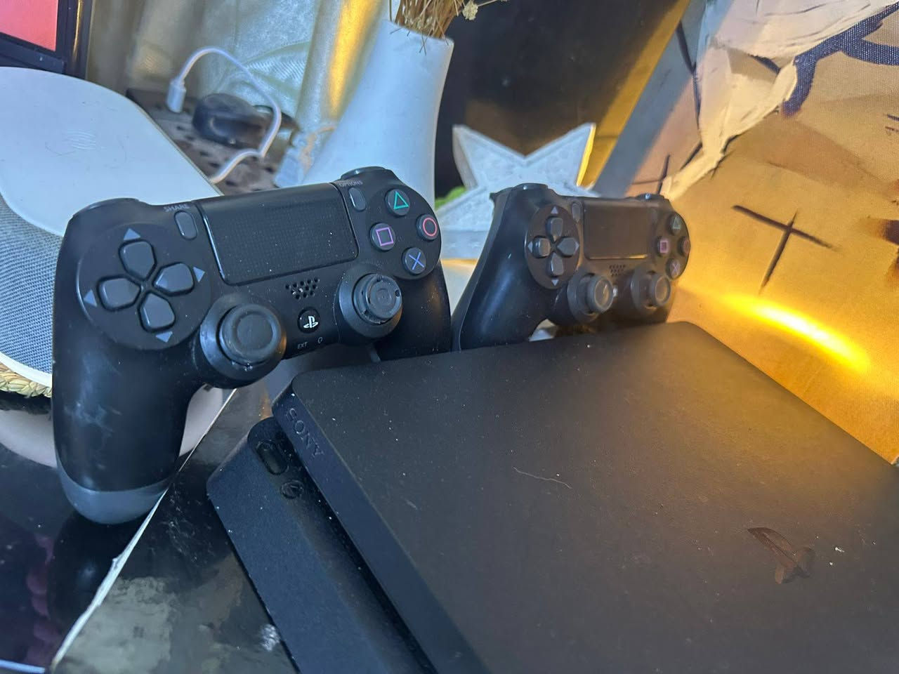 🎮 للبيع بلايستيشن 4 سلم (PS4 Slim) 🎮
جهاز نظيف وشغال ممتاز جداً

السعر: 300 ألف وبـيه مجال  🔥

المواصفات: • PlayStation 4 Slim

• ذاكرة: 1TB

• يد تحكم أصلية DualShock 4 🎮

• دبل جوستك شغال

• يدعم جميع الألعاب أونلاين وأوفلاين

• واي فاي + بلوتوث مدمج

• يدعم HDR وجودة عالية Full HD

• هادئ واستهلاكه للكهرباء قليل

• مع اقراص Peace + Crash +Battlefield+Little Nightmares

الملحقات: 
✅ سلك كهرباء

✅ سلك HDMI

✅ سلك شحن لليد

✅ الجهاز كامل جاهز للعب مباشرة

الجهاز مرتب وما بي أي مشاكل والحمدلله

لليشترون فقط مراسلة خاص 📩

مكاني الجوادين


**إذا كنت صاحب هذا الإعلان وتريد حذفه لأي سبب، رجاءا أرسل رسالة إلى الدعم الفني**
