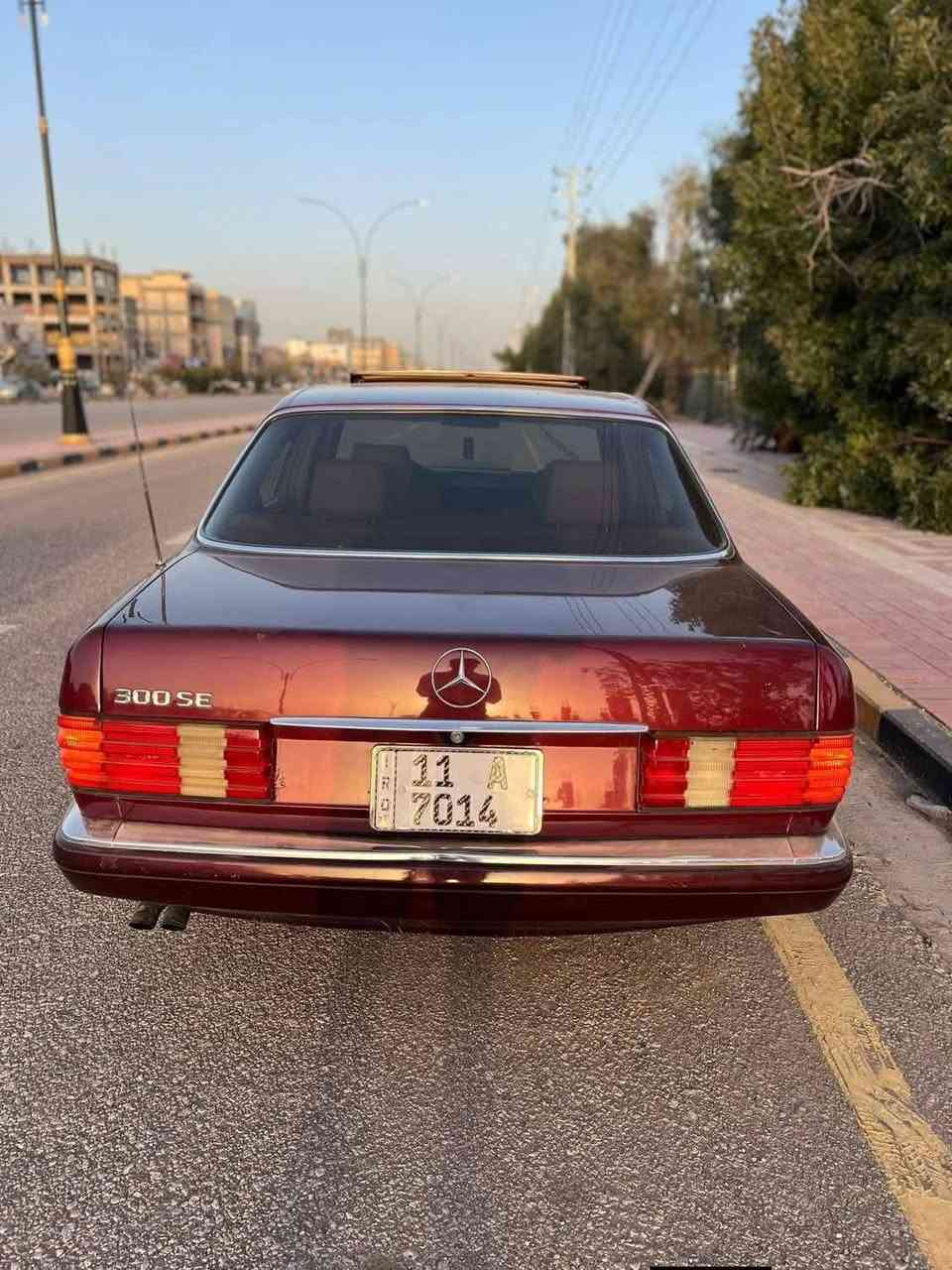 مارسدس  1989جامبو فول حجم 300S
اللون مميز غرفه جلد جديده بيجي 
رقم بغداد شبه مميز
دبل مروحه دبل هورن اريل كهربائي  كشنات كهرباء ستيرن كهرباء مري كهرباء جام كهرباء سلايت طكتين سنتر لوك 
قواعد دبلات بلاد
كير مكينه بلادي مكفول 
صدر اكسل تخم تاير جدي كهربائيات كلها جاهزه 
 

مصبوغه جماليه بلا ضربه  
منضومه ماء وبانزين كله جديدتبريد ثلج تدفئه

رقم صاحب السيارة 
***********
