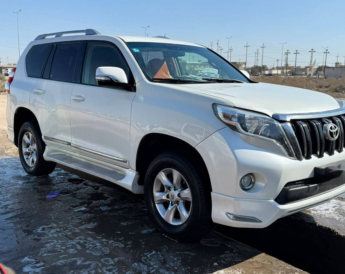 تويوتا برادو 2010 
مكينة 4 سلندر | فئة Txl
شاشة و ثلاجة و تحكمات لدات و ستيرن ومري كهرباء 
السيارة جاهزة مابيها اي نقص.

بيها قطعة تبديل اصلية و رشات جمالية . 
‏‎السيارة موجودة بالبصرة و رقم بصرة وسنوية جديدة وهزة جديدة و بأسمنه.
***********
*********** البصرة, العراق
