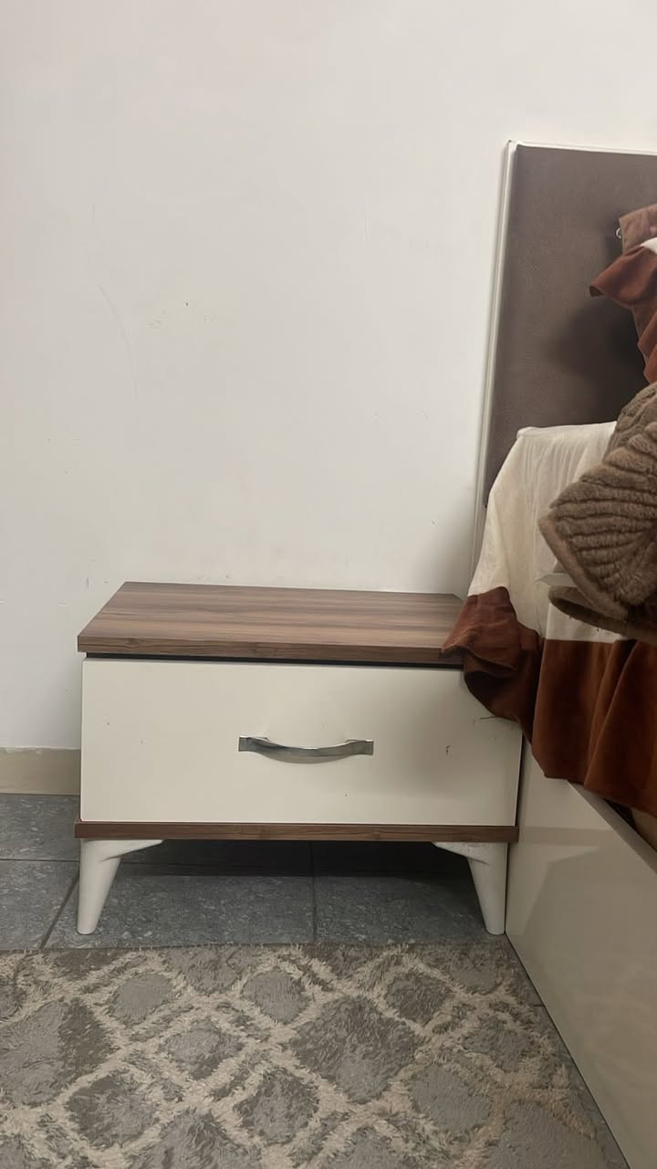 غرفه نفرين تركي للبيع
٥ قطع
بدون ضرر
صوميتها تفصال عراقي وكلش تكمه
بدون دوشك
سعر
٣٠٠ الف
..
متوفـر خدمة توصيل داخل بغداد وداخل مجمـع بسماية السكني ❤️🚘
للاستفسار خاص او عن  طريق رقم الهاتف واتساب فقط 
***********📞
