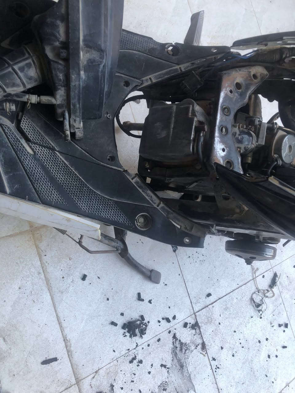سلام عليكم دراجه اف اس شغاله كلشي ما بيها بس يرادلها كلج امامي او قايش سعرها ١٨٠او بيها مجال بسيط متواجت فقط واتساب ***********
