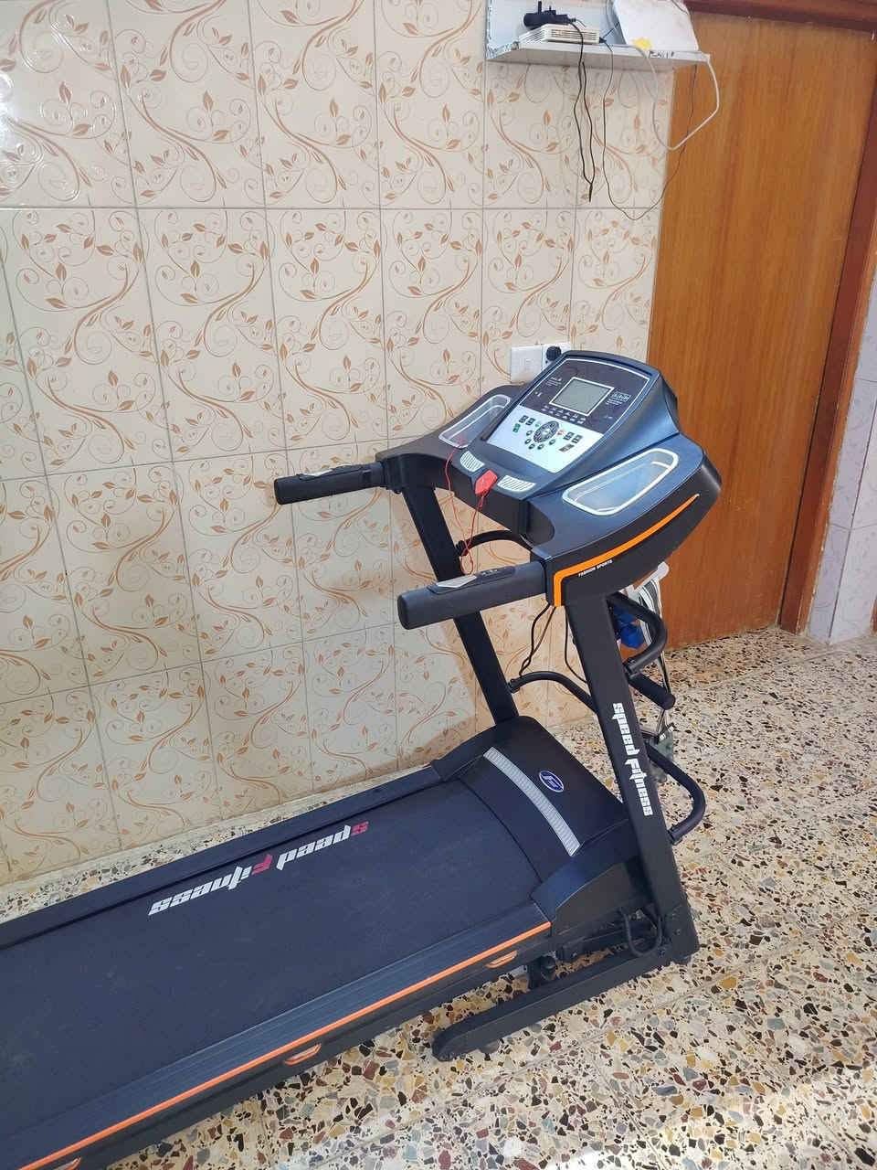 سلام عليكم جاهز جري 🏃يتحمل وزن 150 جبلي دبل ماطور ستعمال قليل سعر 250 المكان بغداد ***********
