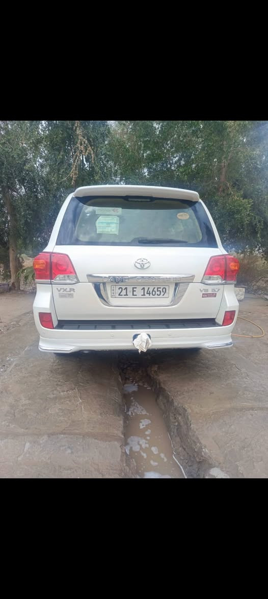 سلام عليكم للبيع لاندكروزر 2012 بريم  مكفولة كفاله عامه حتئ من شخط السياره فول مواصفات vxr v8 5700 تايرات الشركه بيهه داخل بيجي ستيرن كهربائي تبريد ثلج الكشنات كهربائي تبريد كشنات السعر 425
الرقم : ***********
***********
