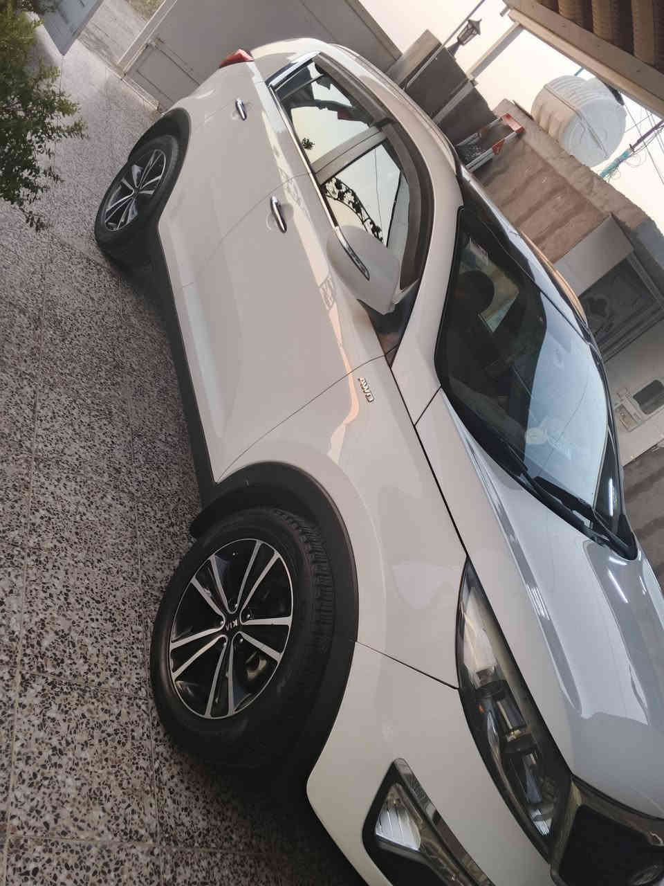 السلام عليكم سياره سبورتج للبيع موديل 2016 خليجي فول مواصفات ماعده البصمه مكينه 2400 فورويل مكفولة من الضربة والصبغ ماعده شخوط خفيفه مكان السيارة بغداد المدائن للاستفسار الاتصال بلرقم *********** السعر(175) وبيهه مجال
