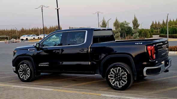 مۆدێل ٢٠٢٣
***********
مواسەفات،SLE فول 
محرک ٤ سلندر ٢٧٠٠ توربۆ 
طابينها بكلين تايتل، باب ورا سايق صبغ بمب امريكا و بودي ورا سكن همينه
سعر  ٣٣٥ $
مجال بسیط
