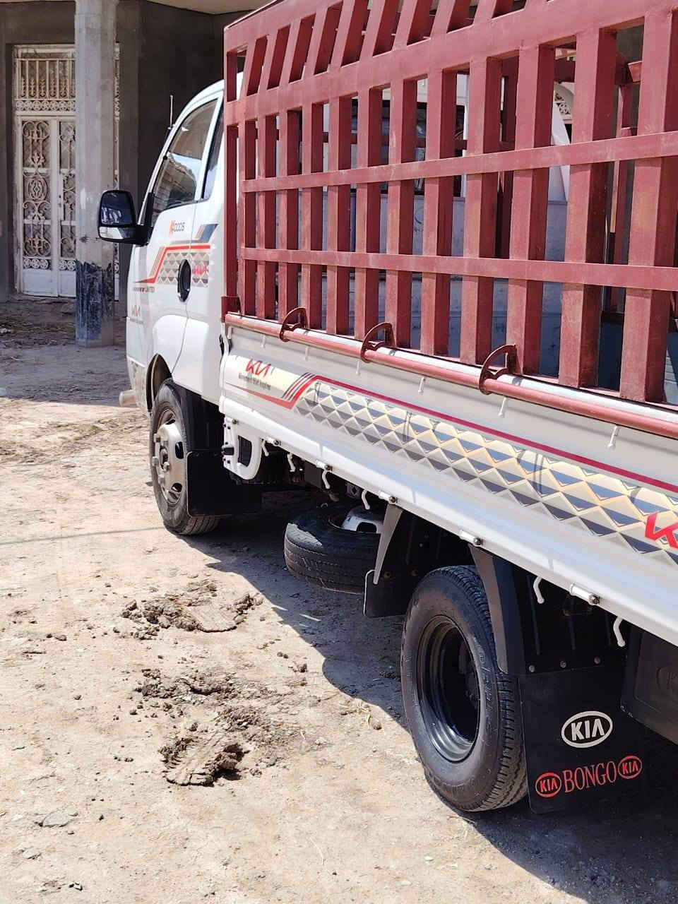 السلام عليكم كيا بنگو فحل مفتوح محرك 4000
ماشيه 100الف 
سياره جاهزه هيه ومحجرها 
مكفوله كفاله عامه 
تحويل ثاني يوم 
***********
