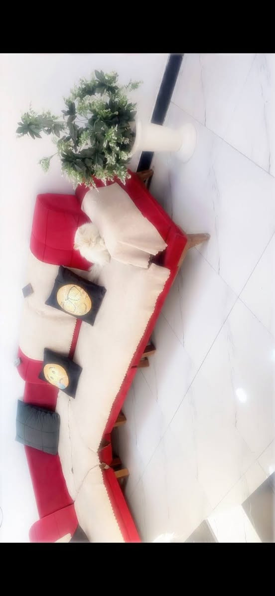 السلام عليكم يوجد غراض للبيع جدا نضيفات  غرفه نوم تركيه  10قطع  + غرفه نوم شبابيه سريرين + طباخ  نضيف + غساله الاوتماتيك ١٦كيلو Lg+ ديوان ٧مقاعد + بلازمات وحده بيها نت وثانيه بدون نت حجم 32 استفسار علئ خاص او الهاتف *********** يوجد واتساب  مكان الدوره
