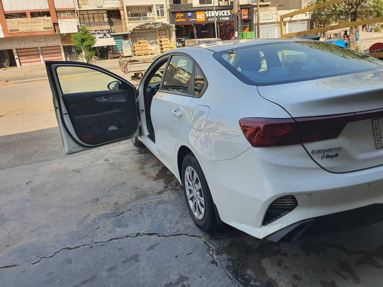 السلام عليكم
سيراتو٢٣ خليجي  بسمي مكفولة من صبغ بارد محرك ٢٠٠٠ داخل اسود بدون فتحه كله على البلاد برغي ممبدل بيه من الزيرو على ايدي تايرات الشركة بيه بس ماشية ٣٢الف حقيقي استعامل بسيط  سعره ١٦٥  ممكن مراوس بسبورتج ٢٣ او ٢٤ مع الفرق *********** ابو يوسف العنوان بغداد الدوره شارع ٦٠
