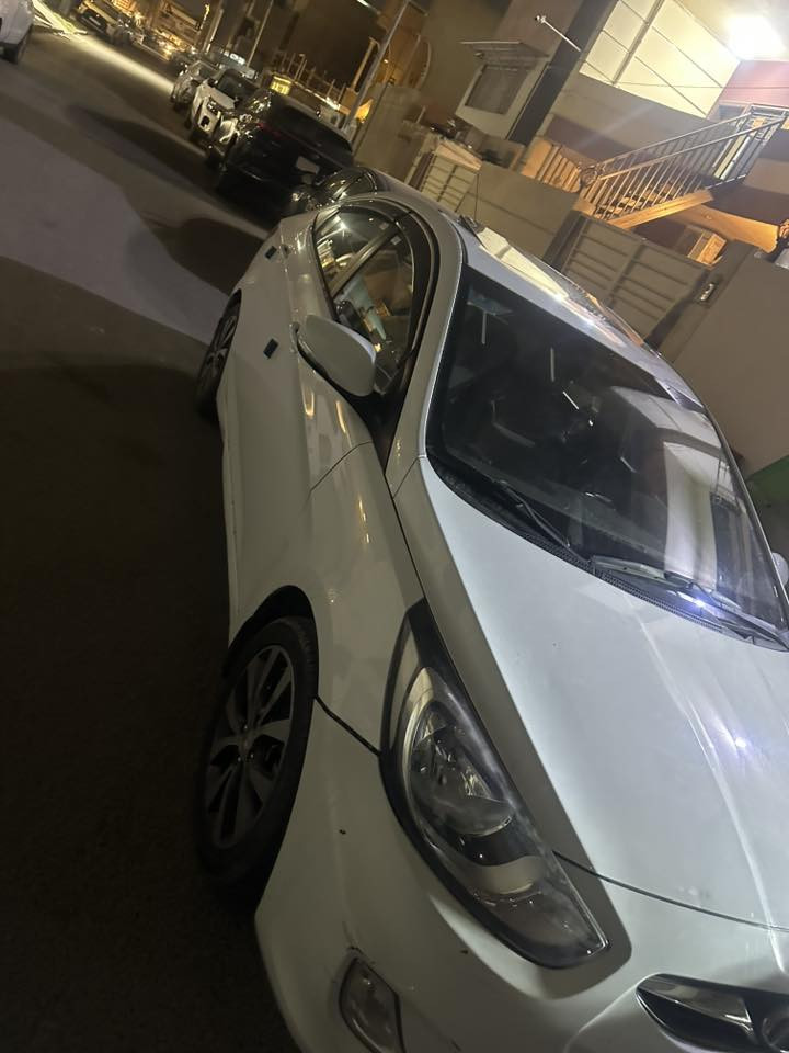 السلام عليكم.  اكسنت ٢٠١٥ خليجي رقم بغداد انكليزي هزه ماساقطه تحويل ثاني يوم سياره مواصفات فتحه شاشه محرك ١٦٠٠ قطرتين ماشيه ١٢٢ كير محرك تبريد صدر جاهزه ١٠٠/١٠٠ سياره بارد شويه بلبنيد وشبر بلباب ربيها رصع خفيفه ممبينه مكاني اليرموك او الحارثيه ***********بيع اومراوس
