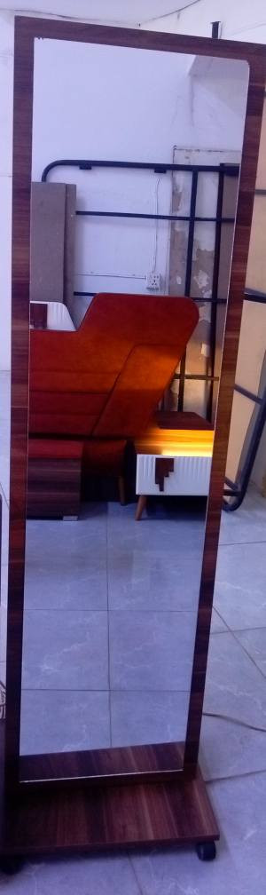 محلات الاصدقاء موصل حي البكر قرب شارع الاطباء لبيع وشراء الغرف النوم التركي المستخدم والجديد لدينا غرفه نوم تركي ماركا شركه اخلاص تسع قطع النظافه 100% اي استفسار اتصال على الرقم اللي امامكم على الشاشه ***********
