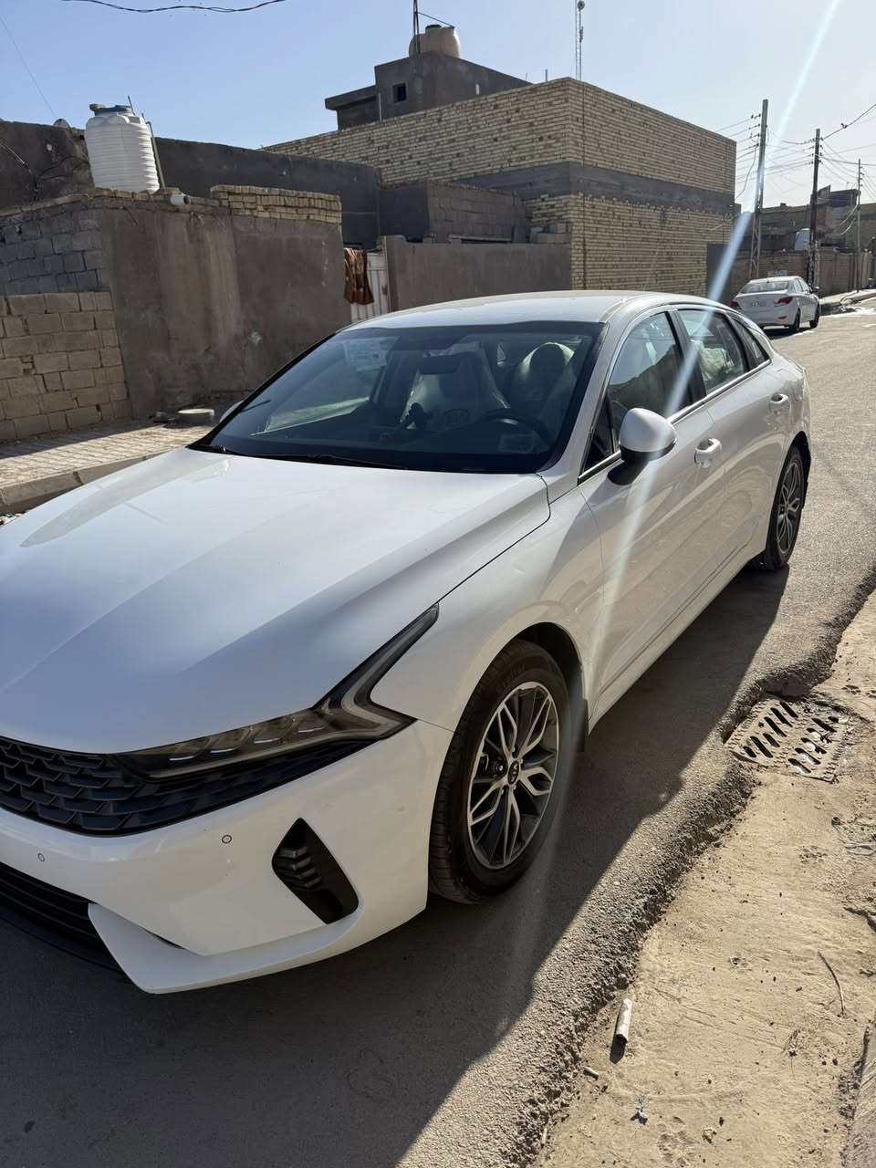 السلام عليكم سياره K5معروضه للبيع موديل السياره ٢٠٢١خليجي حجم المحرك ٢٠٠٠دوش السياره جاهزه اي نقص بيه الضربه بيه فقط بارد بالجاملغ الخلفي جهة اليسره رقم واسط ماشيه ٩٢الف 
الاستفسار ***********
السعر 187وبيه مجال
