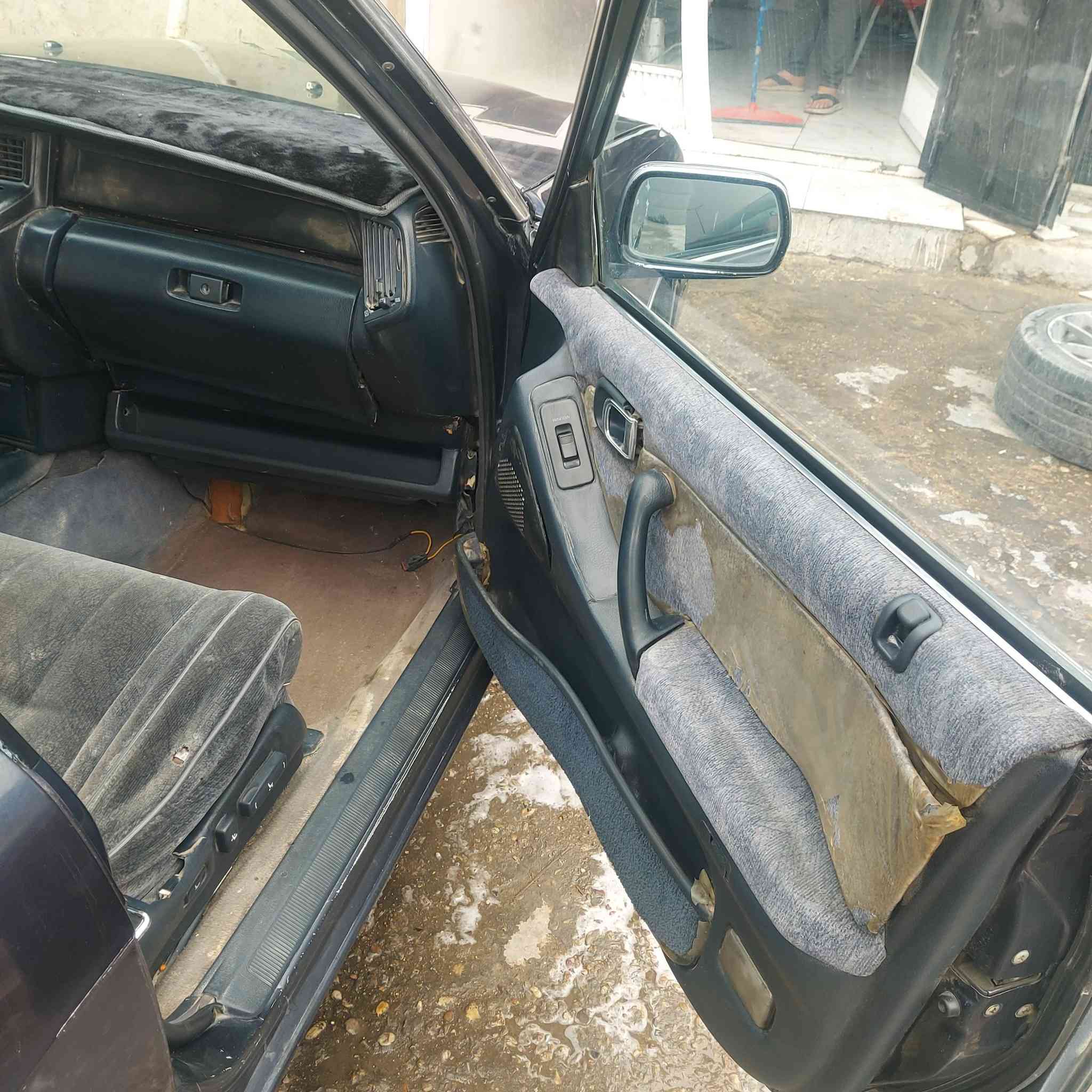 سلام عليكم سياره البيع موديل 95 سياره أرنب مصبوغه جميلا مكفول من الكص والضربه فقط مبدل جاملغ الايسر فقط مكان بغداد مدينه الصدر الاستفسار على هذا الرقم ***********
