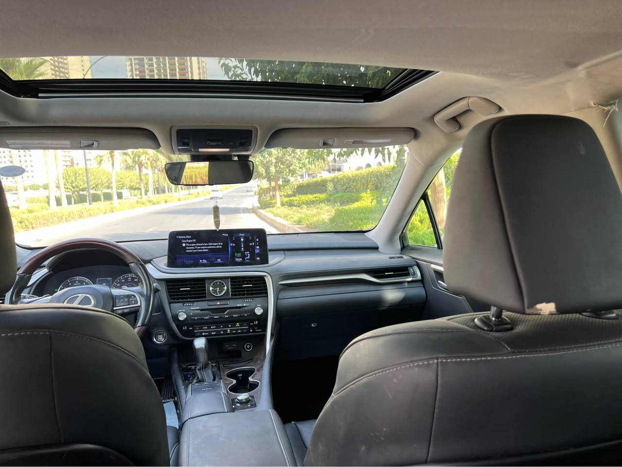 -لێگزز RX350  مۆدێل 2022  فول مواسەفات سعری 310وەرەقە ، مەکینە ٦ پستۆن و تۆربۆ،
-رەنگی :ماڕۆنی 
 -دوو پارچە سبغە
-15 هەزار ڕۆشتوە
-ژمارە موبايل: ***********
-ژمارە موبايل: ***********
-ناونیشان: هەولێر أربيل, العراق
