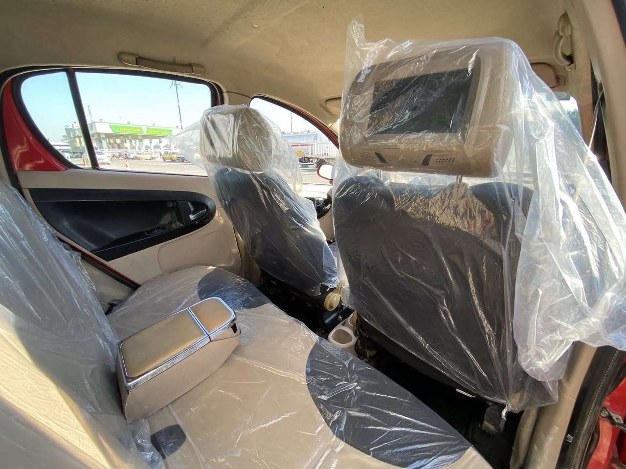 سلام عليكم اخوان اخواتي باندا موديل 2013 جديده معنه كلمه ستخدام شخصي فلس احمر ما تصرف عليه سياره مغلفه تغليف درجه اولى شادله ثلاث ٣ شاشات اصلي 
سياره بسمي ومشروع وطني رقم جديده وهز جديده 
ملاحظه مستعجل عل بيع كلش 
مكاني بغداد دوره *********** 
سعر 52وبيه مجال
