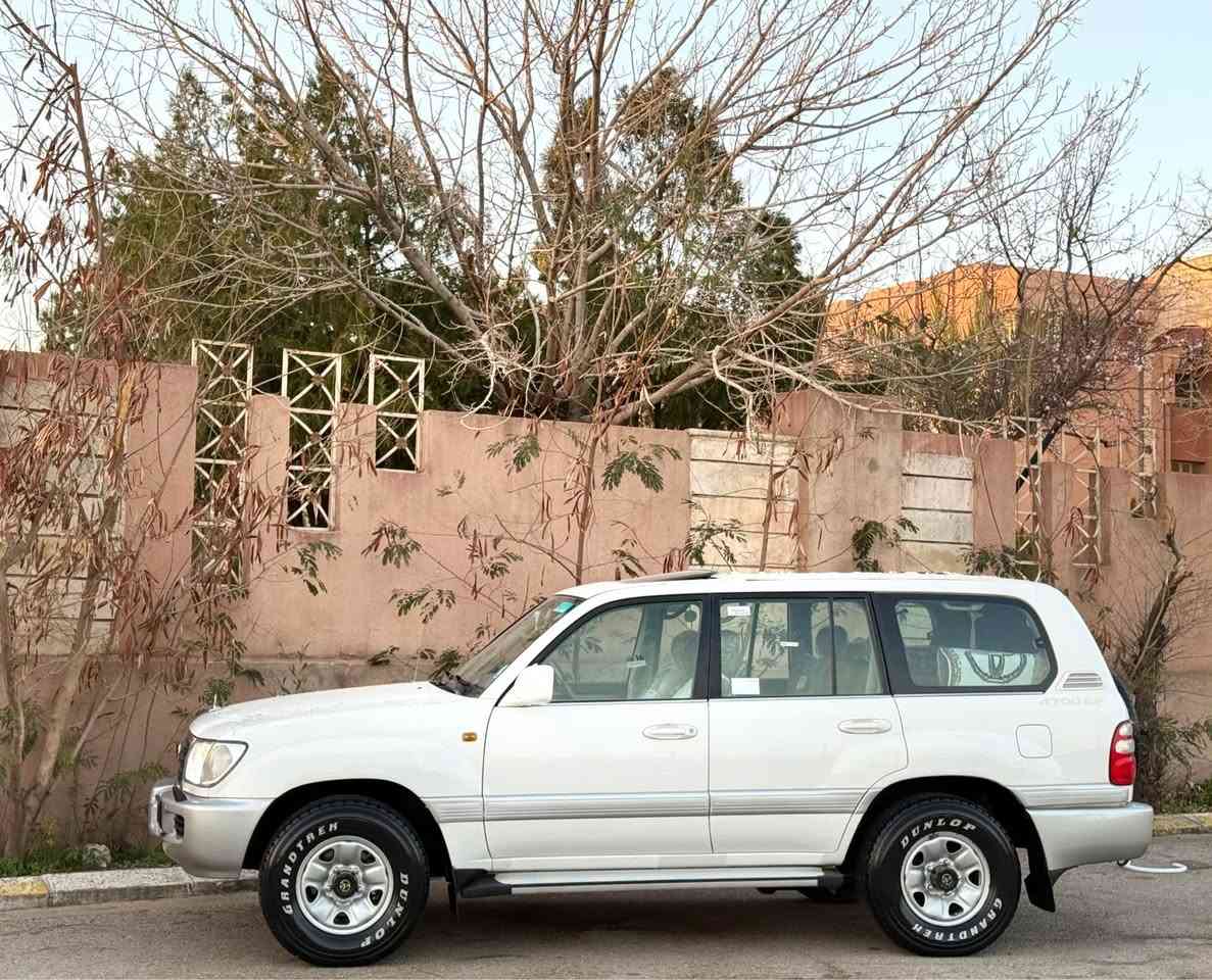 بۆفرۆشتن.🎌✨🇸🇦 للبیع
تۆیۆتا لاندکروزه رموديل 2004  قطرى
‏VXR مەکینە V8 فولى گير عادى 
بى بوياخه سه يا ره كه 
مواسەفات لێگزس سڵاید سلاجە 
 و تەبرید مەرکەزی وکشن شامو 
حاسە شاشە کامێرا بەخی ئاو 
قفڵ اکسل و هەزە  ديفلوك ئاوێنە کارەبا و 
سەنەوی و ژینگەی نوێیە چوار تا يه ى تا زه ى له ژيره 
زۆر بەجوانی و پاکی ماوەتەوە
دینار مەسرەفی تێدا نییە
گێڕ و مەکیەنەی بەشەرت
هیچ کێشەیەکی تێدا نییە
تەحویل و بەناوکردن بەشەرت 
ڤایبەر+واتساب ☎️
*********** كويسينجاك, أربيل
