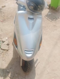 فراشه مفتوحه مرة وحده كهربائيات كلهه شغاله دراجه حلوة، بس كابريتر تعبا...