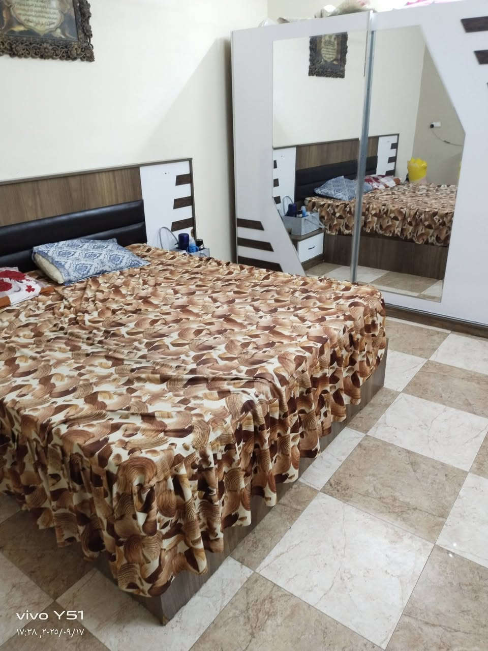 #دار #للبيع  🏠  طابقين طابو ملك صرف 

#المساحة :-   200 متر 

#واجهة الدار :  10  *  20  العمق

#السعر  :-   مراسله الصفحه او  واتساب ***********      

#الموقع :- كركوك — سايدين المرور القديم مقاطعه ٤٩ قرب حلويات الشام موقع جيد قريب من سايدين ومن كافه الخدمات

#تفاصيل الدار

🏠 الطابق الأول 
 
- استقبال 
- هول
- غرفتين نوم
- مطبخ 
- صحيات
- درج خارجي
- كراج سياره 

♦️الطابق الثاني 

-استقبال
- هول 
- غرفتين نوم 
- مطبخ 
- صحيات

#للأستفسار الأتصال على الارقام التالية :-

 ***********   واتس اب
