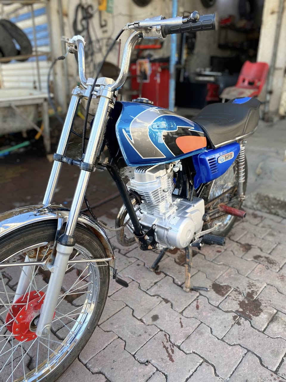 السلام عليكم دراجة للبيع نامة بدون أوراق دراجة خير من يم الله ما ناقصة شي ما مفتوحة الدراجة  سعر 550 وبية مجال شراي أتصل *********** 🖤
