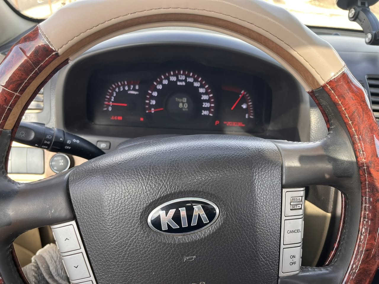 كيا موهافي موديل ٢٠١٤ فول مواصفات (رقم واحد) ابيضّ بيها صبغ قبغ الصندوق مع بعض المناطق تعديل على بارد قدر شبر وشوية 
كشنات جلد 
بصمة 
فتحة سقف 
دفع رباعي 
كشنات تدفئة 
كشنات كهربائية
أشاير بالمري مري شفط وقلاب 
صندوق شفط 
رقم بغداد مشروع وطني وباسمي تحويل بنفس الوقت تايرات جديدة حدادية صدر قبل بحدود شهرين 
كير و محرك خير من الله 
ماشية ٢٠٣ الف 
السعر 155$ وبيها مجال بسيط 
للتواصل ***********
