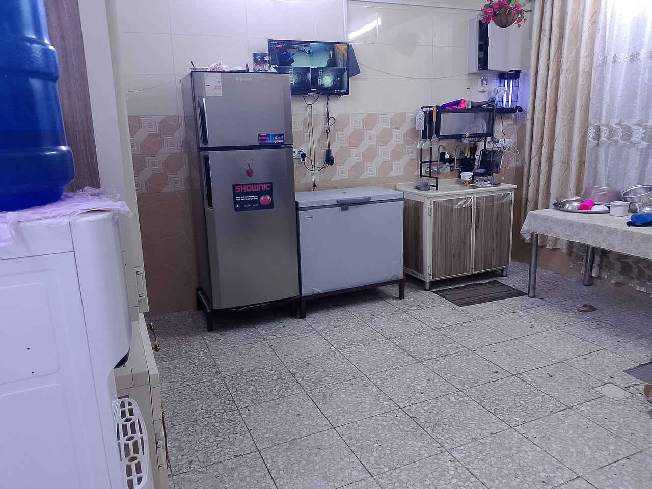 السعر مناسب جدن
بسم صاحبة الشرعي 

مشتمل للبيع مساحة 50 م واجهة 5 في 10 
يحتوي على غرف نوم عدد 2 + صالة ومطبخ وخدمات 
📍حي الجهاد خلف مدرسة البيداء الافين 
***********
