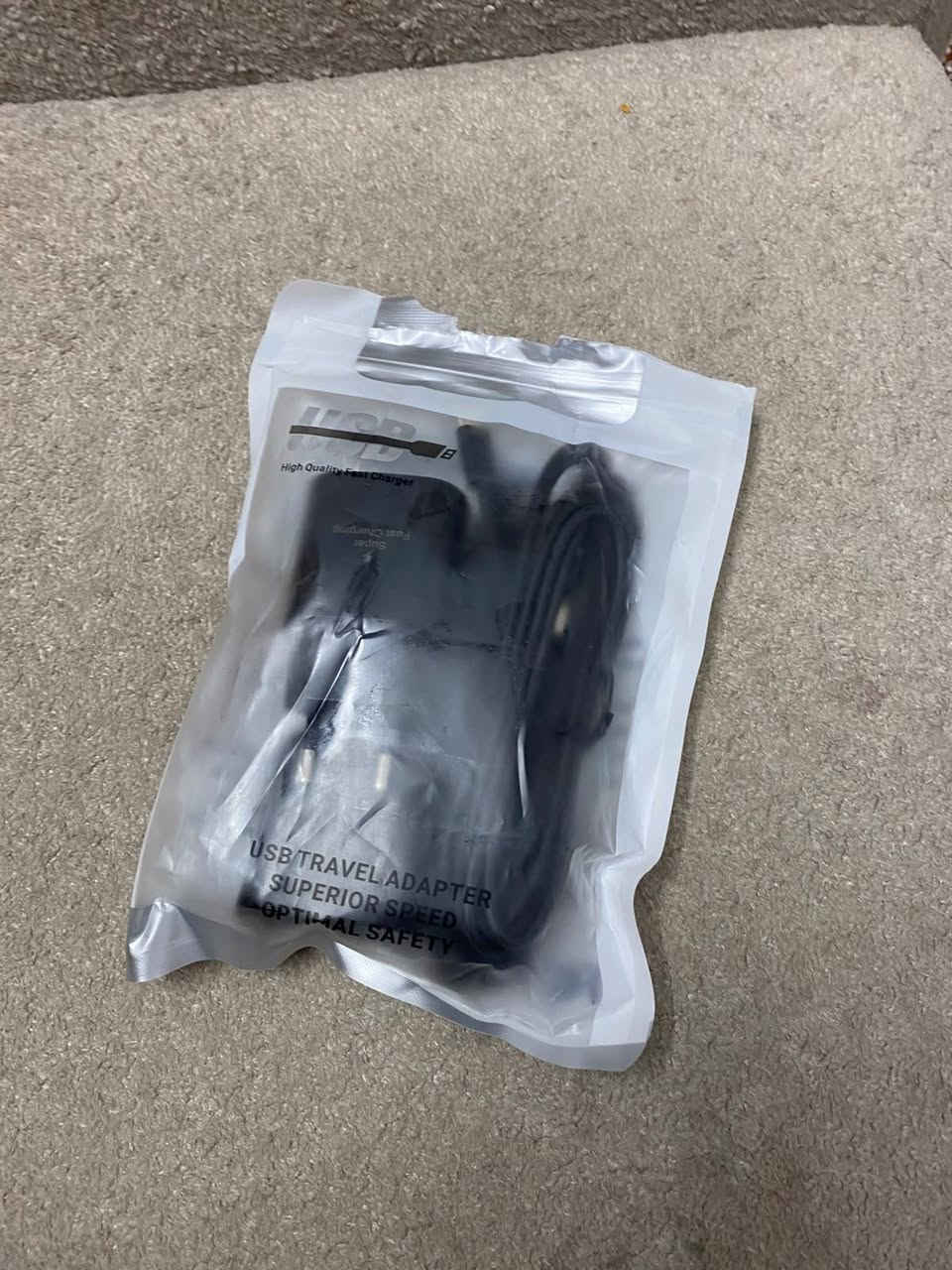 السلام عليكم شاحنتين للبيع سعر الواحد 30 نوع الشاحنة USB-C الرقم للأتصال : ***********
