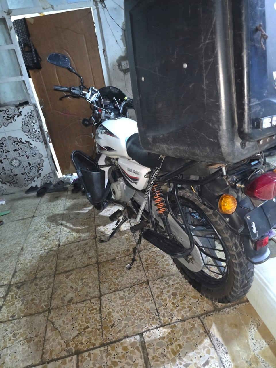 بيع مستعجل
السلام عليكم بوكسر موديل2023.    
نازلة بل 2025
الدراجة مكفولة        من كلشي
مستعجل علة بيعتها لن عندي عملية يجفيكم الشر
هاذ رقم راعيها ***********  مرقم كامل لوحات وسنوية
بلخير عل ياخذها 
مكلف بل نشر
