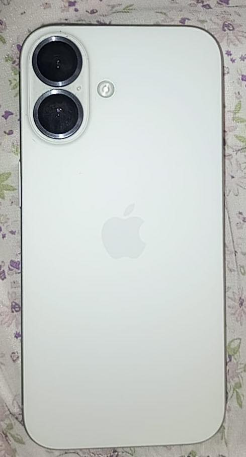 سلام عليكم آيفون ١٦ عادي ذاكرة ١٢٨ بطارية ٩٤ جهاز نظيف شخط مايي ويجي ويا شاحنتة الأصلية وباكيتة و٥كفرات هدية سعرة ٩٢٥ وبي مجال  للاستفسار ***********
