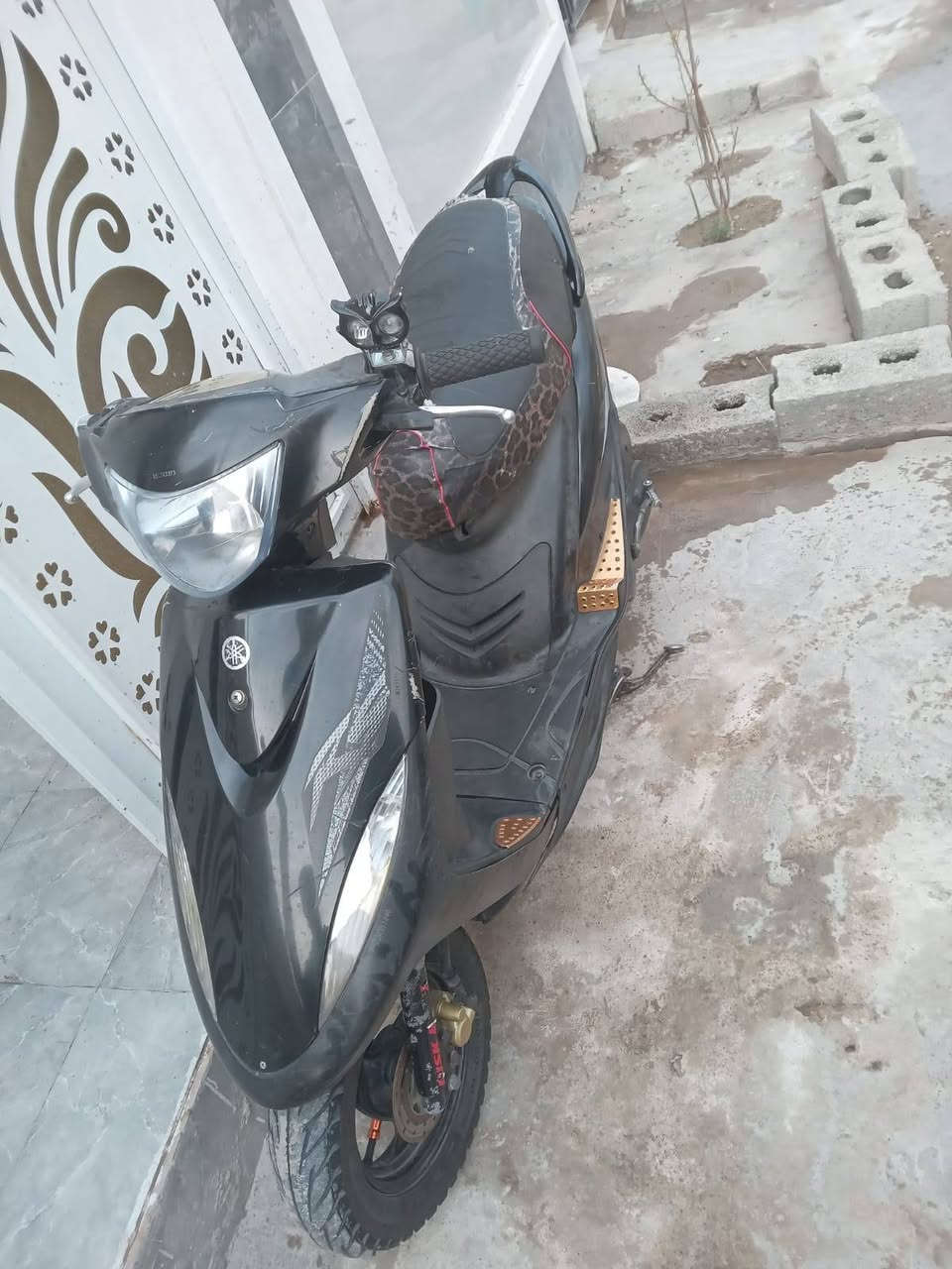 السلام عليكم دراجه ماكس للبيع دراجه كله ابلادي سلف هندر دراجه كلش حلوه بس كابريتر وسخ السعر ٥٠٠ وبيه مجال مكاني البياع حي اسويب ***********هاذه رقمي واتساب
