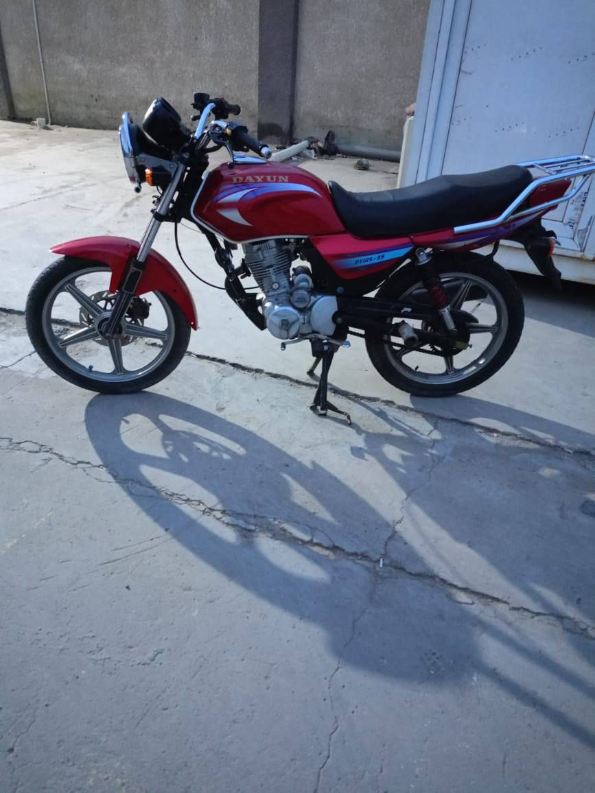 اسلام عليكم دراجه دايون عضم للبيع موديل 18 لون احمر اوراق اصولي بس اشويه تعبانات لان قديم عندي كهربائياته كله شغاله مكينه مامفتوحه 
السعر 650 او بها مجال مكاني كربلاء الحسينيه البراهميه 
اتصال خادم الك ***********
