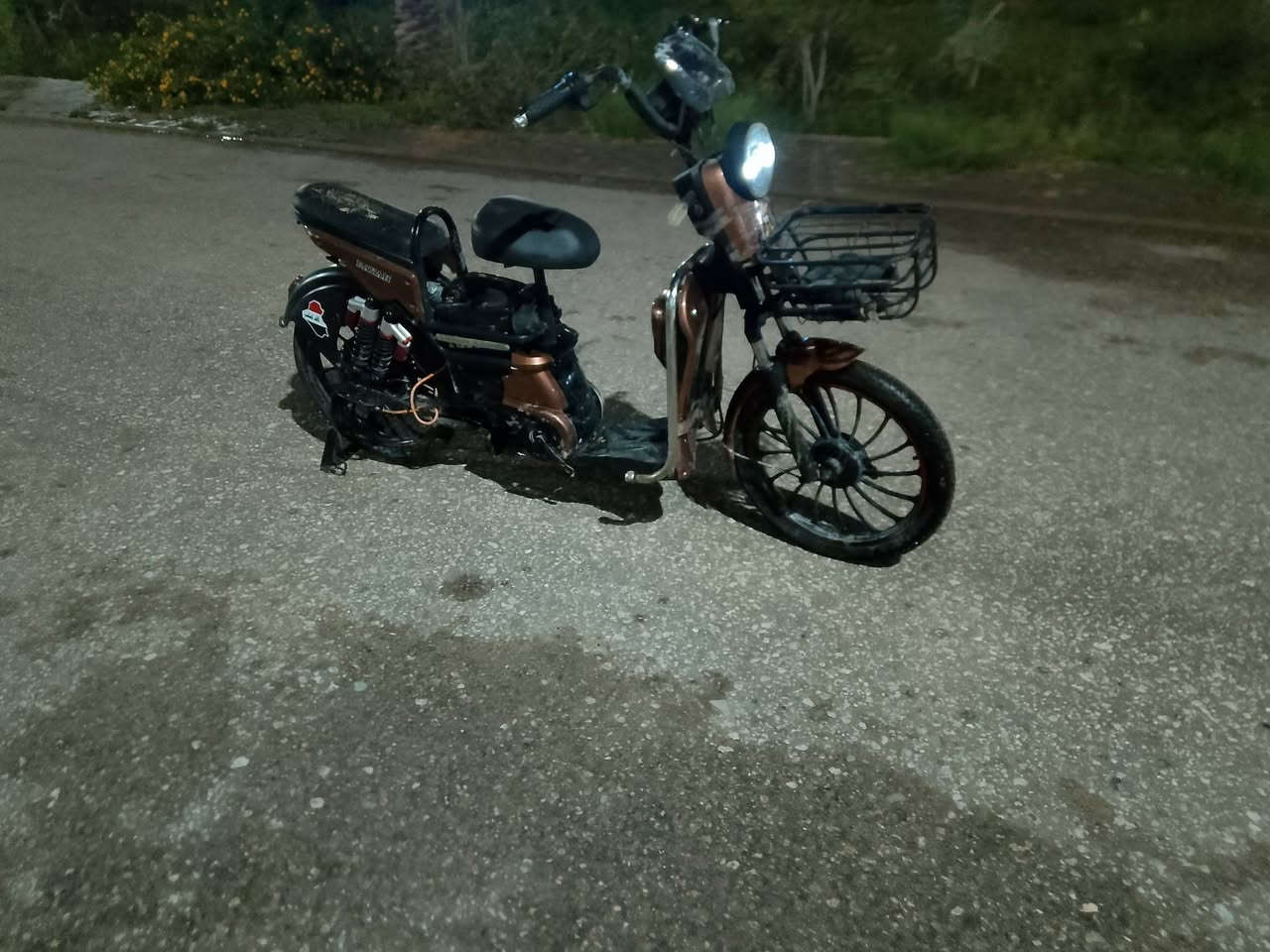 باسكل شحن موديل 2024
الحجم 20 تبديل تاير جديد 
خمسه باتري 
اربع دبلات خلفي 
بصمه عدد 2
تشغيل عن بعد و من الجوزه 
جهاز انذار 
السرعه حقيقي 45 بتطبيق ويز 
العداد بالباسكل يقره 💯 100 
لكن مو حقيقي الحقيقي 45 كم
باتريات جديده و الشاحن جديد 
$$__________________________________________$$
النقص 
يده بريك امامي 
گلوب  اماي 
مكسور تقريباً اقل من شبر الكفر من يم البايدر 
///////\\\\\/////////\\\\\\\/////////\\\\\\\\\\/////////\\\
السعر 200 بيه مجال حك الجيه 
الموقع ابو صخير 
جماعه 100لا تعب روحك ولا تتصل ولا تراسل 
شكرا جزيلا


**إذا كنت صاحب هذا الإعلان وتريد حذفه لأي سبب، رجاءا أرسل رسالة إلى الدعم الفني**