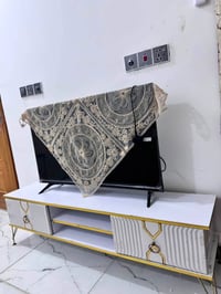 ميز تلفزيون • ٣٥