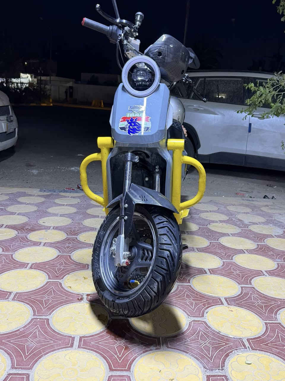 دراجه للبيع F1 مديل 25 تحتوي عل  ٥ بطاريات كبار استخدام شخصي بطاريات جدد دراجه نضيفه مابيها نواقص بيها  المواصفات بيها نضام البك و 4 سرعات دراجه مزوده رياضيه و حلوه للون سمنتي بصمه و كارت و سويج السعر 850 وبيها مجال مكاني بغداد المحموديه الاستفسار و الاتصال ***********
