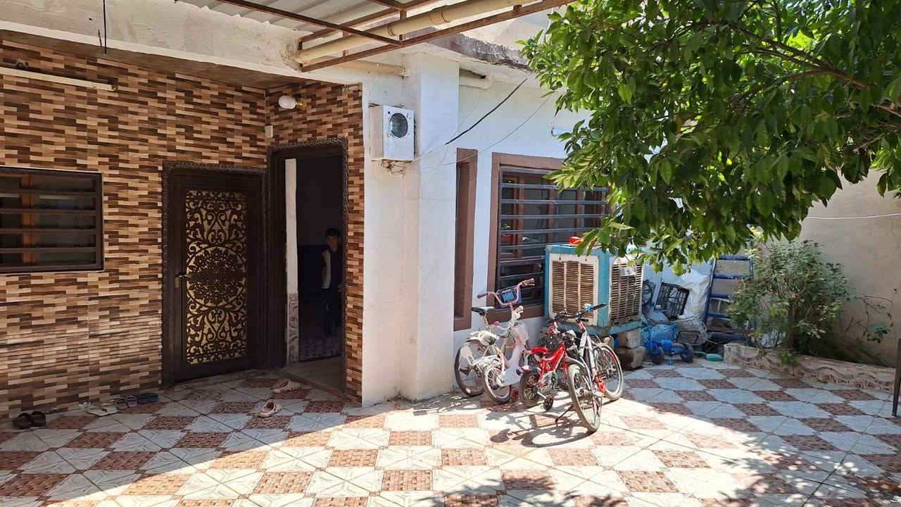 🏡 فرصة مميزة لامتلاك منزل في أحد أرقى مناطق حي الجامعة
🔹 للبيع منزل بمساحة 200 متر مربع
📍 الموقع: حي الجامعة – قرب المدرسة الصينية، منطقة هادئة وراقية، مناسبة للسكن العائلي.
✅ طابو ملك صرف.
يتكون المنزل من: ✔️ غرفتي نوم.
✔️ غرفة استقبال.
✔️ صالة.
✔️ مطبخ.
✔️ بيتونة.
💰 السعر المطلوب: 110 مليون دينار عراقي (قابل للتفاوض مع الجادين).
📞 للاستفسار أو تحديد موعد للمعاينة، يرج التواصل على الخاص أو الاتصال. واتساب فقط 
 ***********
